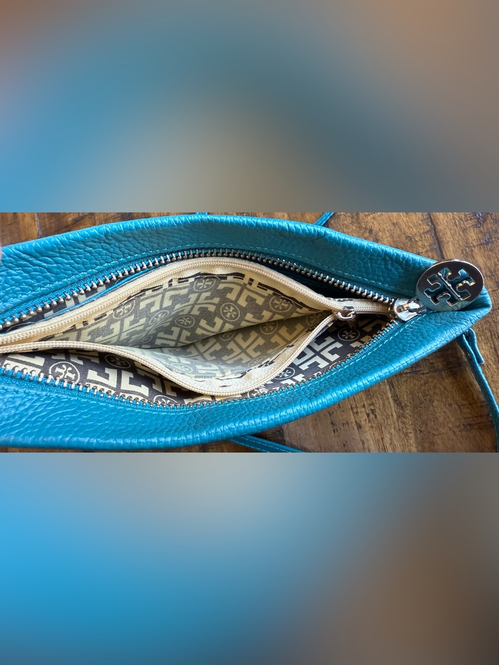 Tory Burch Teal Crossbody Phone Bag Gold Logo Travel School Brunch Weddings - Picture 7 of 10